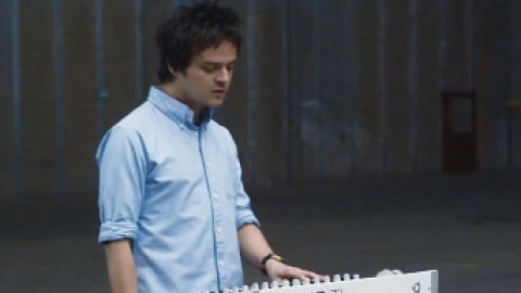 Assista a "Everything You Didn't Do", o novo clipe de Jamie Cullum