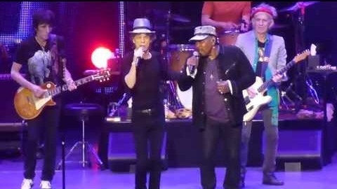 Rolling Stones cantam cl&aacute;ssico do R'n'B com Aaron Neville