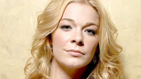 "Gasoline And Matches": veja clipe de LeAnn Rimes em parceria com Rob Thomas