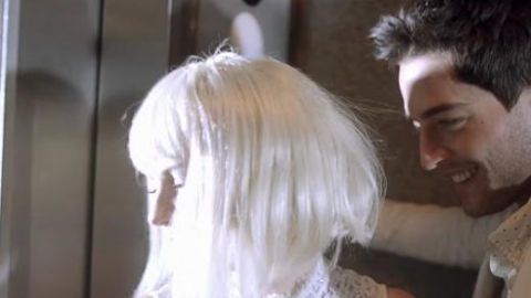 Giorgio Moroder divulga o clipe de "D&eacute;j&agrave; Vu", parceria com Sia