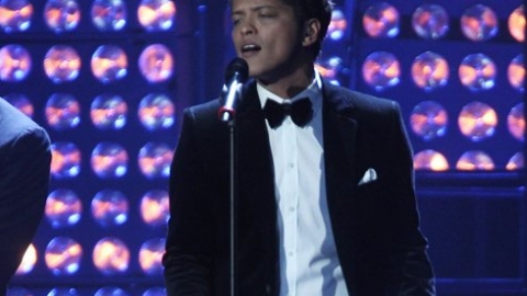 Bruno Mars e John Legend encabe&ccedil;am a &uacute;ltima noite do Rock In Rio USA. Veja ao vivo!