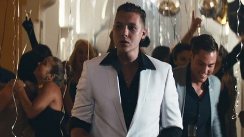 Assista ao clipe de "Tiring Game", parceria de John Newman e Charlie Wilson