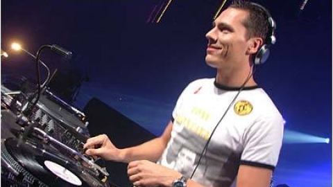 Tiësto libera clipe de "Work Hard, Play Hard" gravado por celulares de fãs durante a turnê