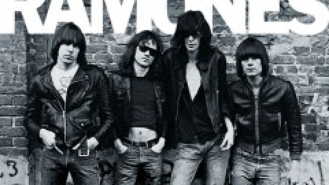 Estreia dos Ramones &eacute; o melhor &aacute;lbum de punk rock j&aacute; feito segundo a Rolling Stone americana