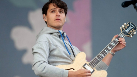 Ou&ccedil;a a vers&atilde;o demo de nova m&uacute;sica de Beyonc&eacute; na voz de Ezra Koenig, do Vampire Weekend