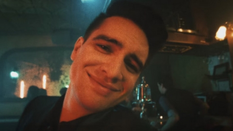 Confira o novo clipe do Panic! At The Disco, "Don't Threaten Me With A Good Time"
