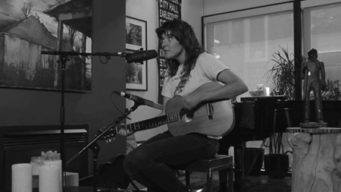 Courtney Barnett grava sess&atilde;o ac&uacute;stica para r&aacute;dio canadense. Veja!