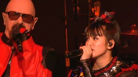 Veja o encontro de Rob Halford do Judas Priest com as garotas do Babymetal!
