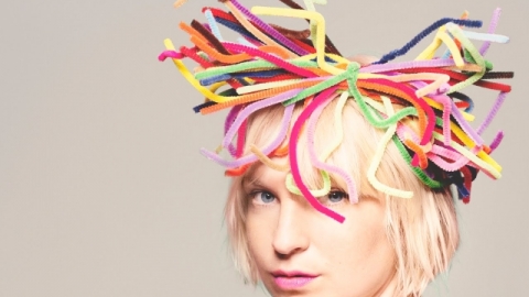 Sia divulga pr&eacute;via da regrava&ccedil;&atilde;o de "Blackbird", m&uacute;sica dos Beatles