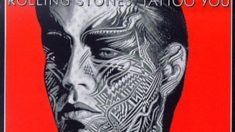 H&aacute; 35 anos os Rolling Stones lan&ccedil;avam "Tattoo You". Relembre o disco com "Start Me Up"!