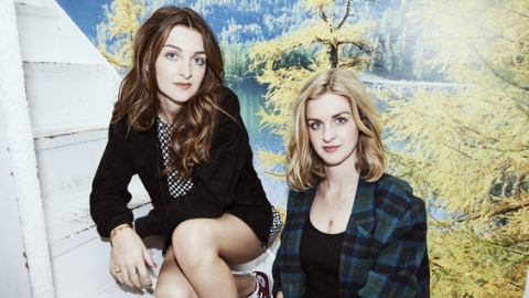 Em semana de renova&ccedil;&atilde;o na parada brit&acirc;nica, g&ecirc;meas do Ward Thomas t&ecirc;m o &aacute;lbum mais vendido