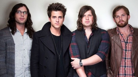 Pela primeira vez, Kings Of Leon chegam ao topo da parada americana de &aacute;lbuns