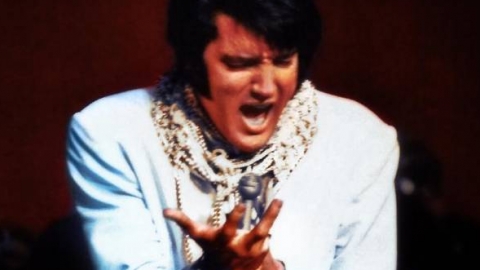 Elvis Presley estreia no topo da parada brit&acirc;nica de &aacute;lbuns. Lady Gaga fica em terceiro