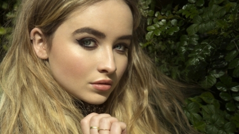Sabrina Carpenter vai abrir shows de Ariana Grande no Brasil