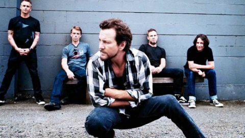 Pearl Jam grava nova vers&atilde;o de "Alive" com baterista de sua forma&ccedil;&atilde;o original