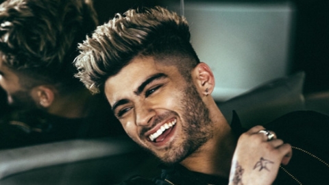 Zayn publica vídeos cantando singles de Michael Jackson e Fugees. Veja!