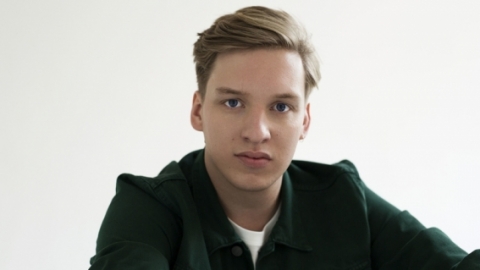 George Ezra desbanca trilha de "O Rei do Show" do topo da parada brit&acirc;nica de &aacute;lbuns