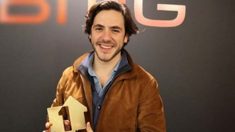 Pela primeira vez, Jack Savoretti emplaca um &aacute;lbum no tpo da parada brit&acirc;nica