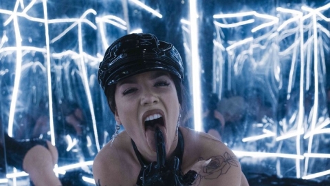 Veja o clipe da nova m&uacute;sica de Halsey, "Nightmare"