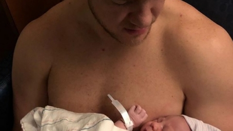 Dan Reynolds, do Imagine Dragons, anuncia o nascimento de seu novo filho, Valentine