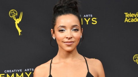 Tinashe lan&ccedil;a "Touch & Go", m&uacute;sica em parceria com o rapper 6LACK. Ou&ccedil;a!