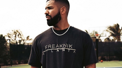 Com participa&ccedil;&otilde;es de Chris Brown e Tyga, Drake lan&ccedil;a mixtape "Dark Lane Demo Tapes". Ou&ccedil;a!