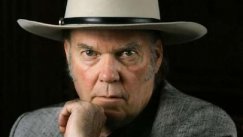 Neil Young termina a gravação do álbum com a banda Crazy Horse