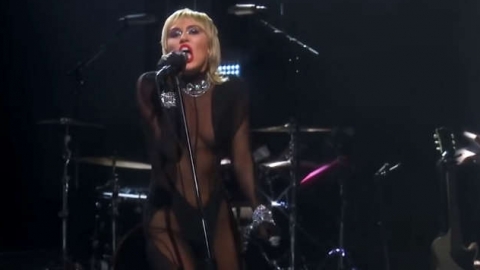 Miley Cyrus lan&ccedil;a vers&atilde;o para "Heart Of Glass", cl&aacute;ssico do Blondie