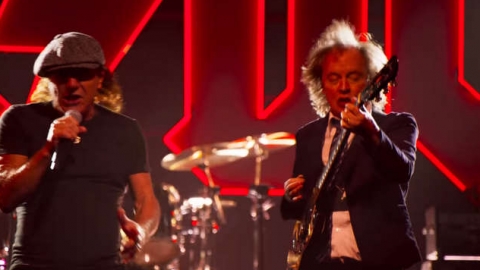AC/DC estreia no topo da parada britânica de álbuns com recorde de vendagens em 2020