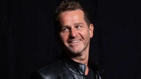 Afonso Nigro, ex-Dominó, critica falta de diversidade na atual música brasileira: "Só dois tipos"