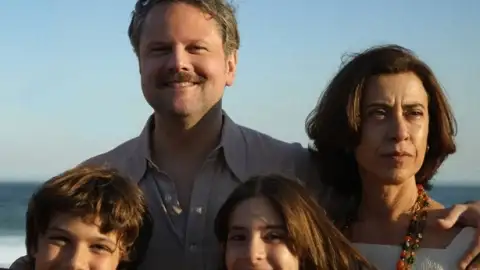 "Ainda Estou Aqui" faz história e vence o primeiro Oscar do Brasil como "Melhor Filme Internacional"