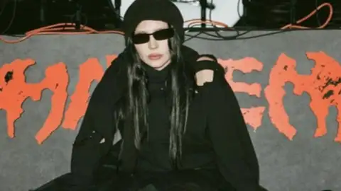 "MAYHEM" estreia no topo da parada britânica e se torna o sexto álbum número 1 de Lady Gaga!