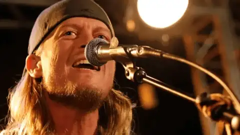 Wes Scantlin, vocalista do Puddle Of Mudd, é detido sob acusação de violência doméstica