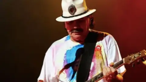 Carlos Santana é hospitalizado às pressas poucas horas antes de show no Texas