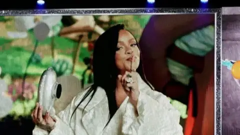 Sabrina Carpenter e Rihanna brilham no Kids' Choice Awards 2025. Veja a lista com os vencedores