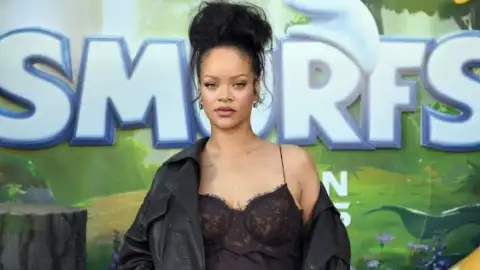Rihanna revela sua música favorita para cantar no karaokê