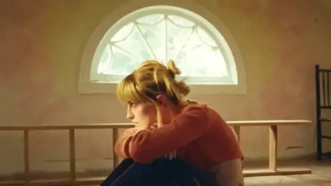 Hayley Williams lança clipe para "Glum". Veja com a letra e a tradução!