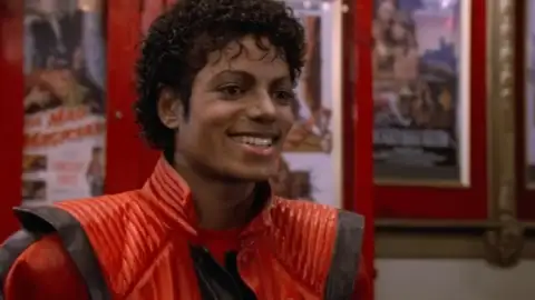 Michael Jackson se torna o 1º artista com Top 10 hits em seis décadas diferentes na Hot 100