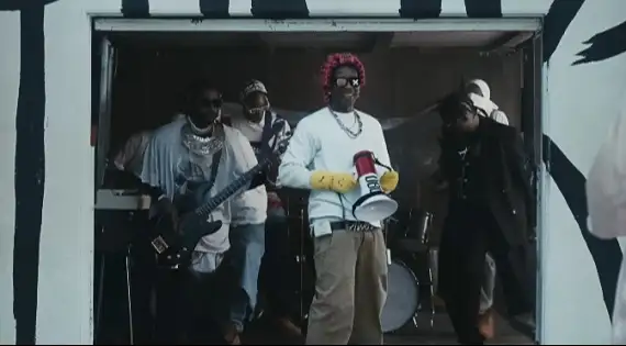 Veja o clipe da nova música, "Punk Rocky", com a letra e a tradução!