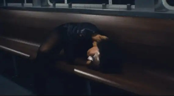 Assista ao novo clipe, "Keep Smiling", com a letra e a tradução!