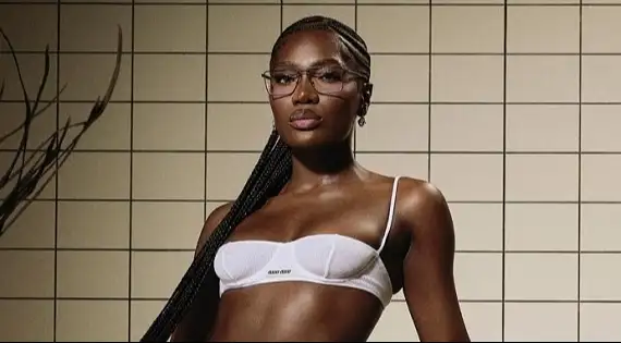 Ouça a nova música, "girl, get up.", com letra e tradução!