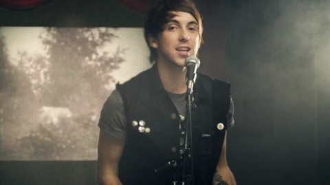 All Time Low lan&ccedil;a o clipe de "A Love Like War"