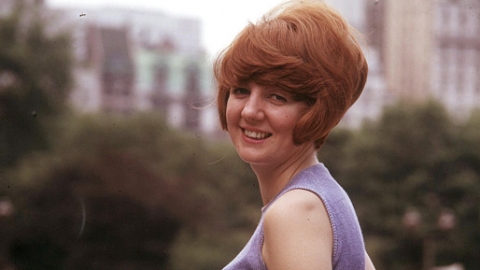 Brit&acirc;nicos homenageiam Cilla Black, morta no dia 1&deg;, colocando &aacute;lbum da cantora no topo da parada