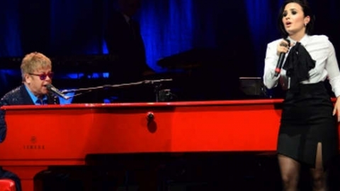 Elton John recebe Demi Lovato, Shawn Mendes e Patrick Stump em grava&ccedil;&atilde;o de especial para a TV