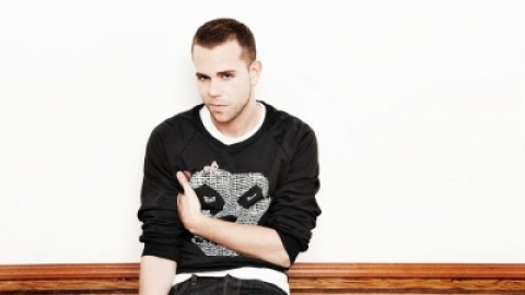 Ou&ccedil;a o single "Do It, Try It", do M83