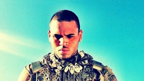 Ou&ccedil;a o remix de "Your Number", de Ayo Jay em parceria com Chris Brown