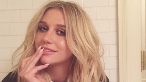 Kesha confirma participação de lenda da música country Dolly Parton em seu novo álbum