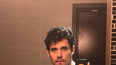 John Mayer posta foto nas redes sociais e tranquiliza f&atilde;s: "Ainda estou com tudo"