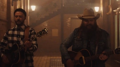 Justin Timberlake se aventura na country music em sua nova m&uacute;sica "Say Something". Escute!