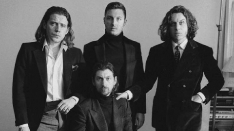 Alex Turner cita L&ocirc; Borges como inspira&ccedil;&atilde;o para o novo &aacute;lbum dos Arctic Monkeys